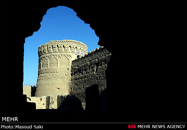 عکس: قلعه تاریخی مهرپادین مهریز