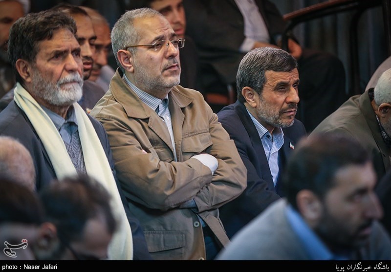 سِلفی با احمدی‌نژاد +عکس