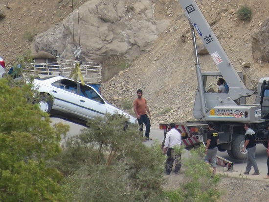 واژگونی  یک دستگاه خودروی نیسان و یک دستگاه 405 در جاده کوه گل سی سخت + عکس