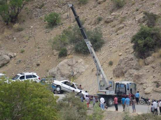 واژگونی  یک دستگاه خودروی نیسان و یک دستگاه 405 در جاده کوه گل سی سخت + عکس