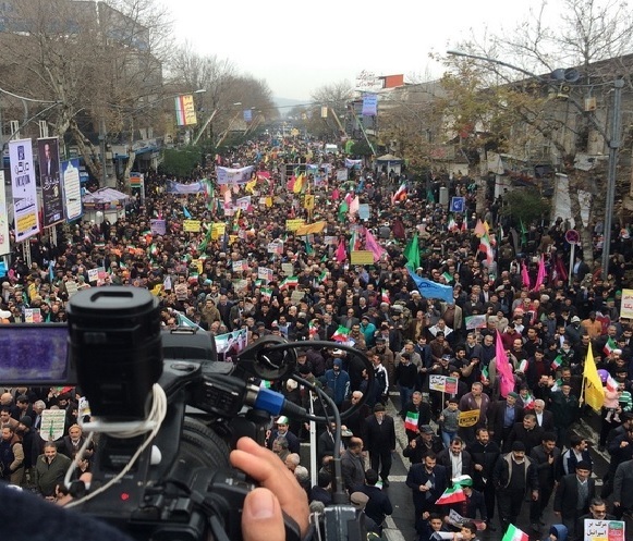 حضور گسترده اقشار مختلف مردم در جشن پیروزی انقلاب