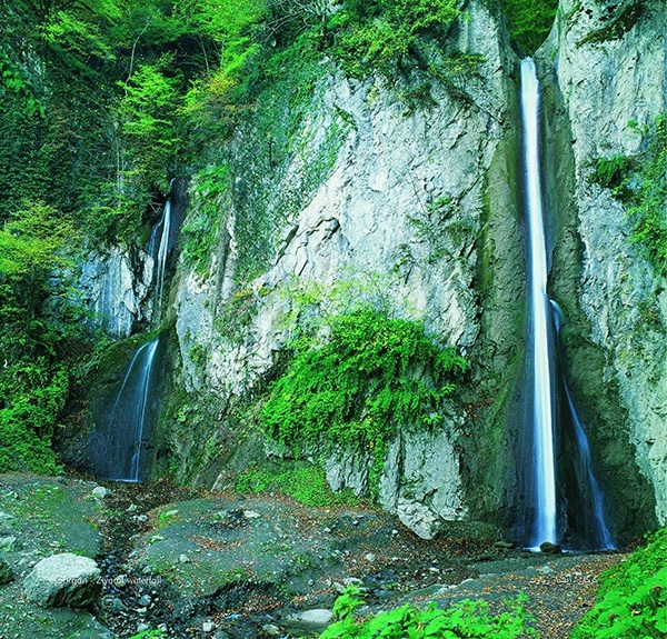 نگارستان ایران سرزمین آبشارها و جلوه‌های طبیعی