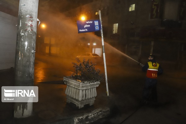عملیات ضدعفونی معابر و اماکن پرتردد سطح شهر اهواز