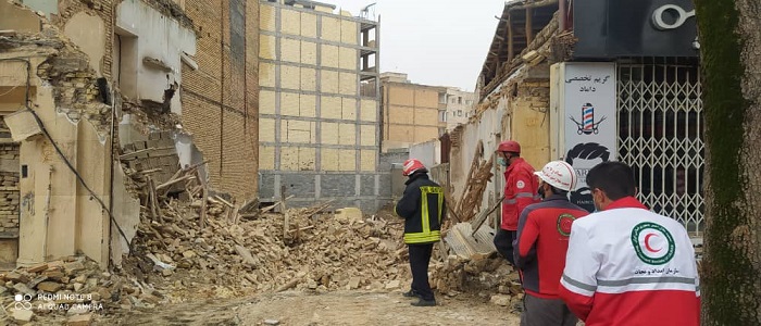 ریزش ساختمان متروکه در خیابان شهید اشرفی اصفهانی کرمانشاه