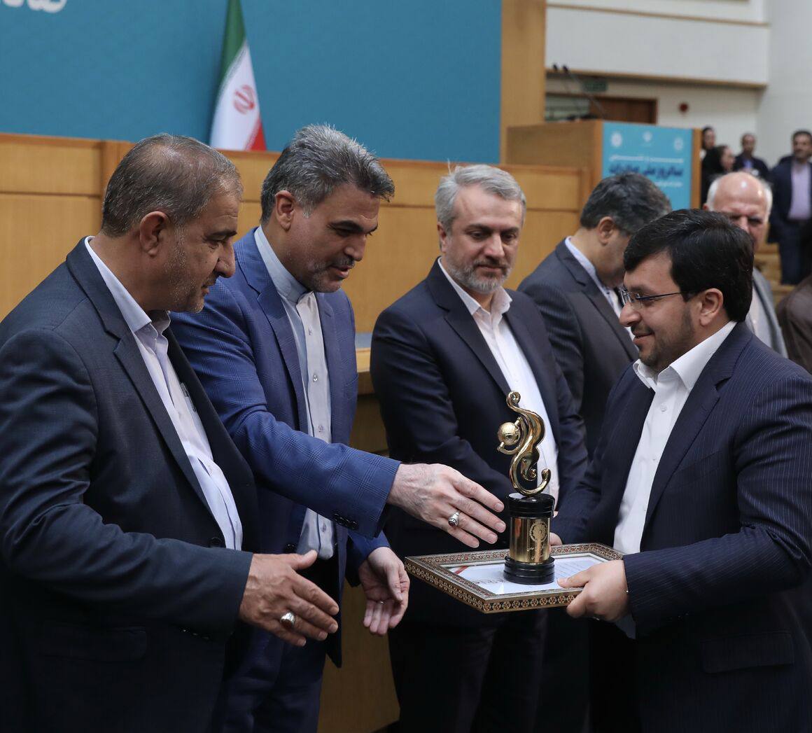 شركت پتروشیمی شیراز با مدیریت محمد بهمئی صادر كننده نمونه ملی سال ۱۴۰۱ از سوی رئیس جمهور شد