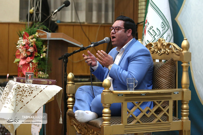 کرسی تلاوت قرآن کریم در مسجد کرامت