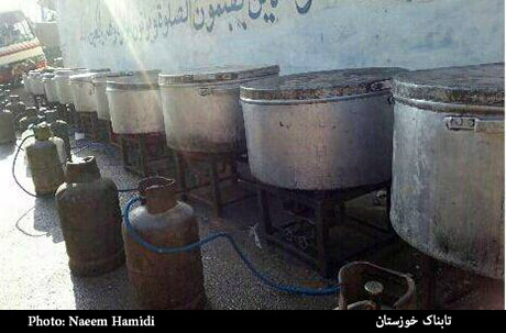 پخت و پز مردم ملاشیه اهواز برای نذر در روز تاسوعا