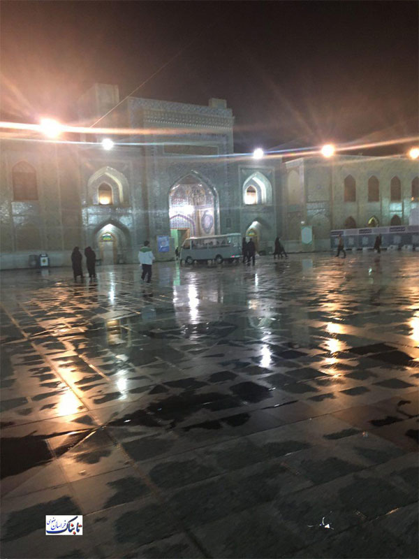 ژنراتورهای برق اضطراری حرم رضوی جواب داد/ پرچم گنبد رضوی و میله خمیده آن امروز تعویض می&zwnj;شود / تداعی لحظه سال تحویل در حرم ثامن&zwnj;الحجج(ع)