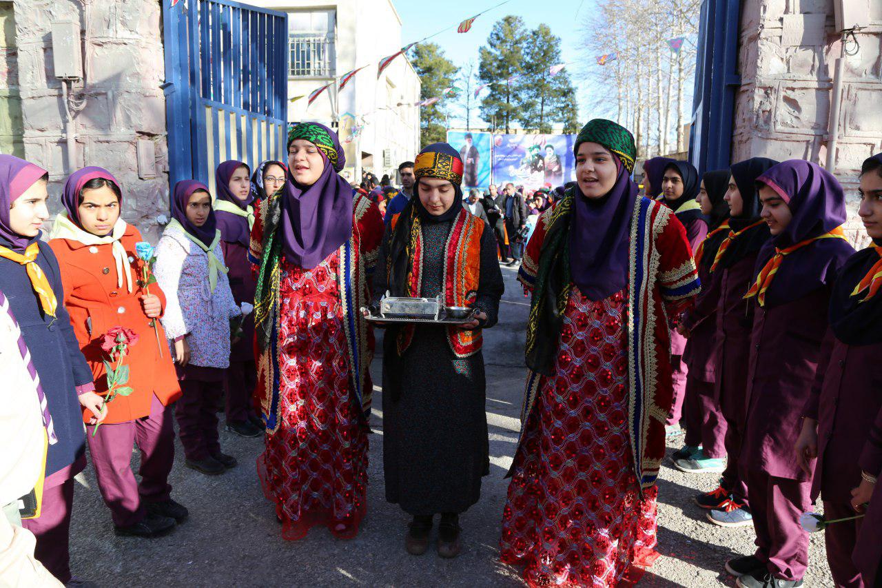 تصاویر آیین نواخته شدن زنگ انقلاب