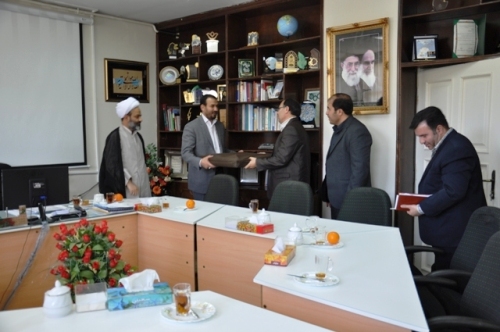 بازدید مسئولین مرکز آموزشی و فرهنگی سما اراک از اداره کل آموزش و پرورش استان مرکزی در روز معلم بازدید مسئولین مرکز آموزشی و فرهنگی سما اراک از اداره کل آموزش و پرورش استان مرکزی در روز معلم