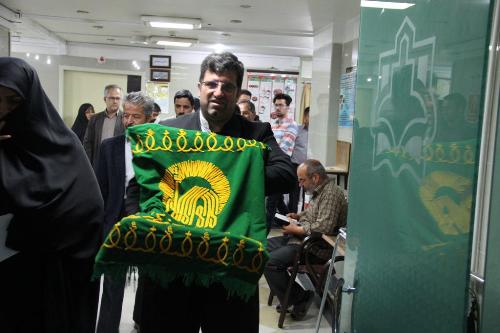 گزارش تصویری عیادت خادمین حرم مطهر رضوی از بیماران بیمارستان های اراک