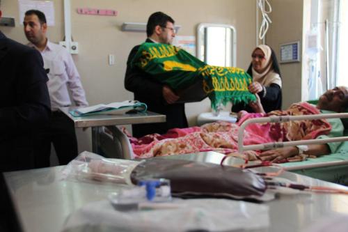 گزارش تصویری عیادت خادمین حرم مطهر رضوی از بیماران بیمارستان های اراک