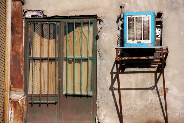 نازیبایی در معماری تهران