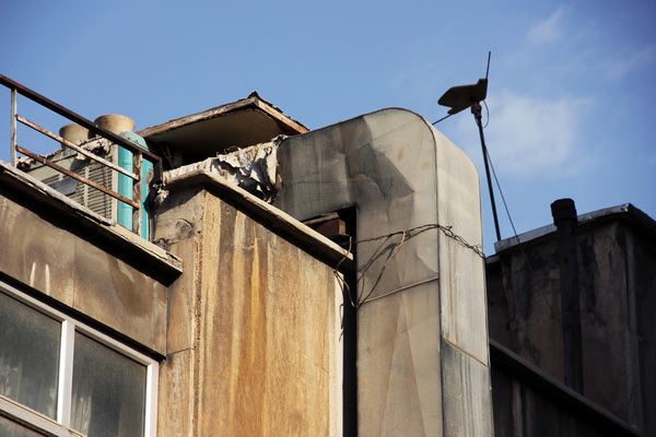 نازیبایی در معماری تهران