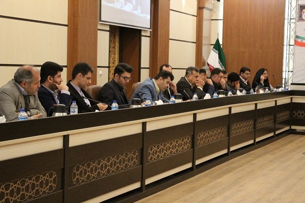 گزارش تصویری نشست مشترک احزاب  اصلاح طلب واعتدال گرا با استاندار خوزستان شب گذشته شنبه در سالن شهید رجایی استانداری خوزستان&zwnj;