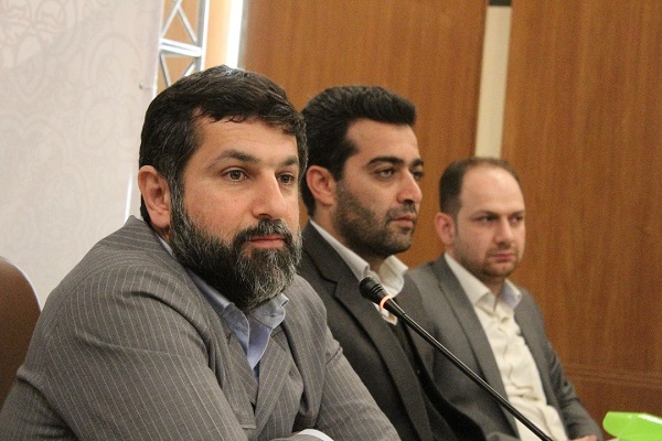 گزارش تصویری نشست مشترک احزاب  اصلاح طلب واعتدال گرا با استاندار خوزستان شب گذشته شنبه در سالن شهید رجایی استانداری خوزستان&zwnj;