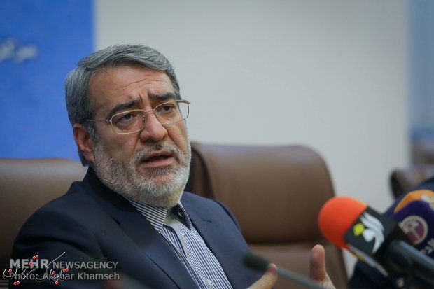 تعقیب خطرناک یک ناو آمریکایی توسط ناوشکن چینی تعقیب خطرناک یک ناو آمریکایی توسط ناوشکن چینی