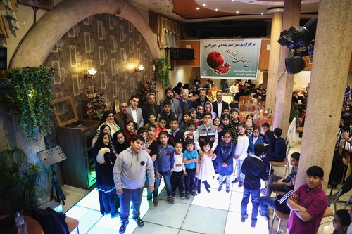 جشن شب یلدا برای کودکان کار و خیابان محله های مرکزی شهر تهران برگزار شد