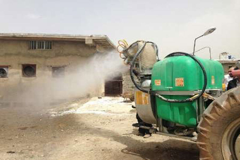 استفاده از دستگاههای سم پاش کشاورزی در قزوین برای مقابله با کرونا استفاده از دستگاههای سم پاش کشاورزی در قزوین برای مقابله با کرونا