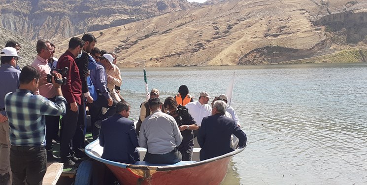 دولت به تعهد احداث ۱ میلیون مسکن در سال عمل می کند / توصیف منصوری ار پتروشیمی گچساران دولت به تعهد احداث ۱ میلیون مسکن در سال عمل می کند / توصیف منصوری ار پتروشیمی گچساران