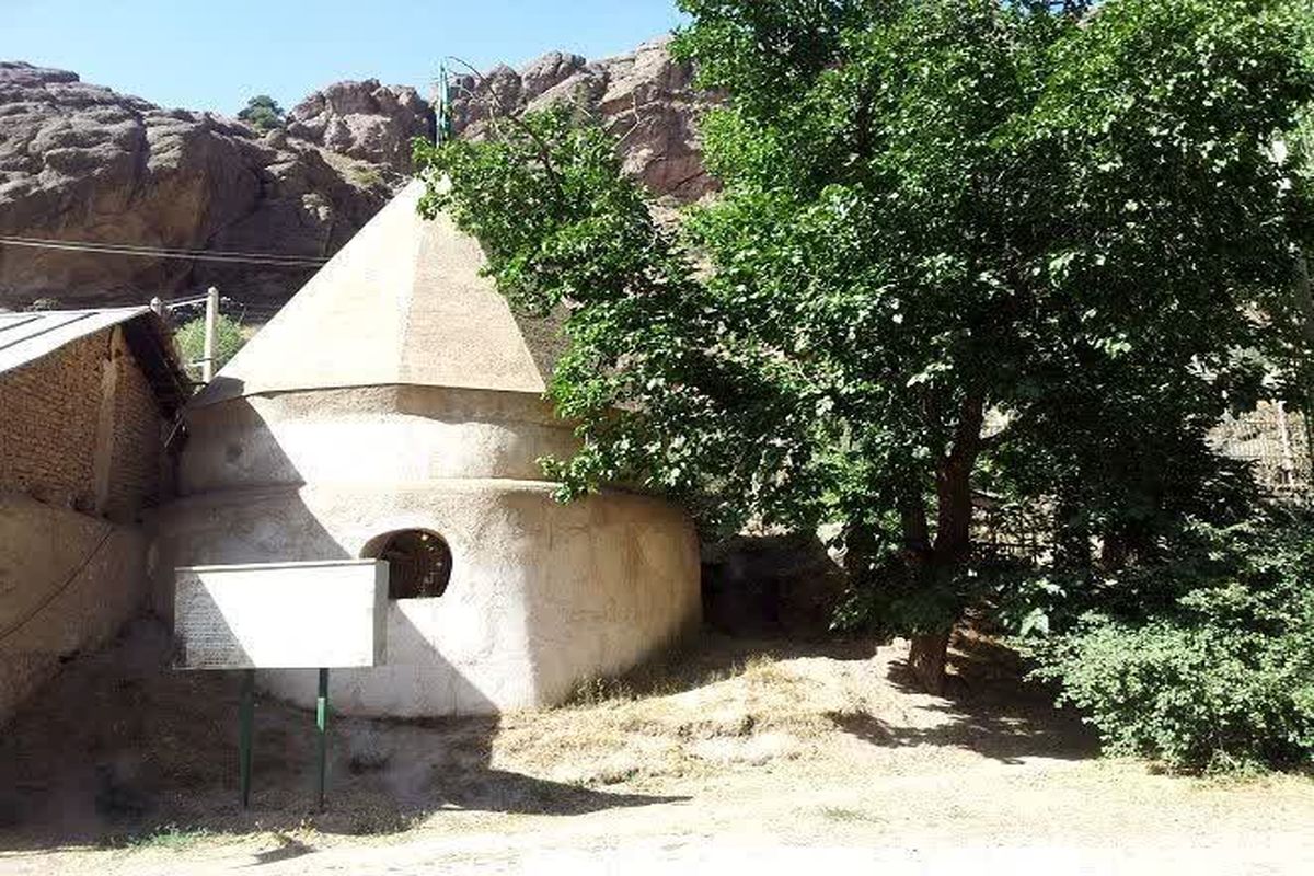 ریشههای تاریخ تشیع در بناهای امامزادگان تاریخی نمایان است ریشههای تاریخ تشیع در بناهای امامزادگان تاریخی نمایان است