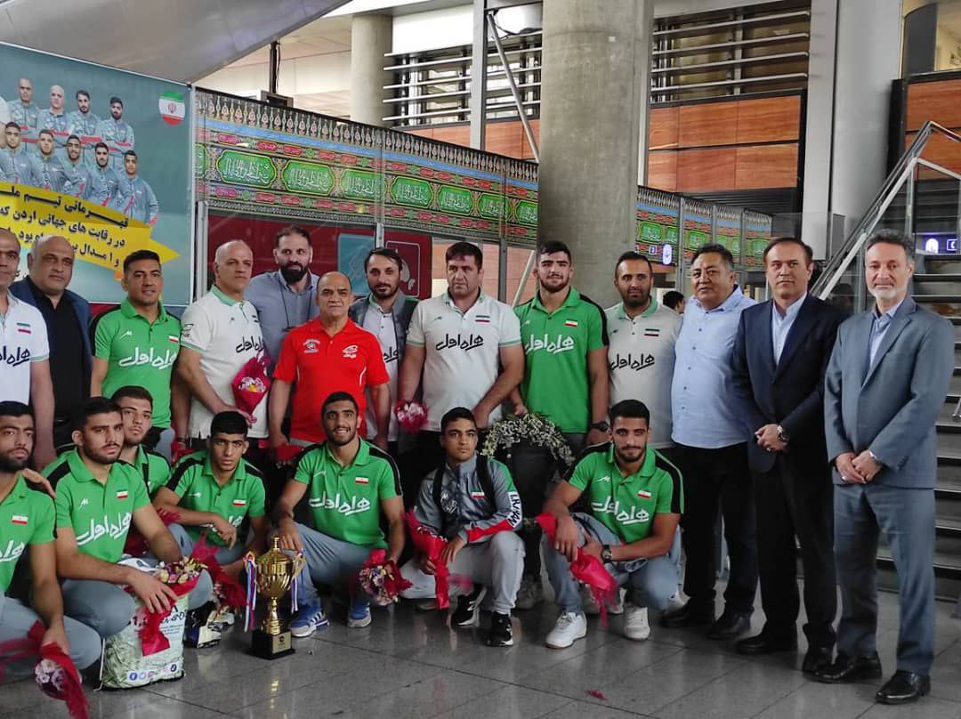 استقبال از جهان پهلوان جوان در بازگشت به کشور استقبال از جهان پهلوان جوان در بازگشت به کشور