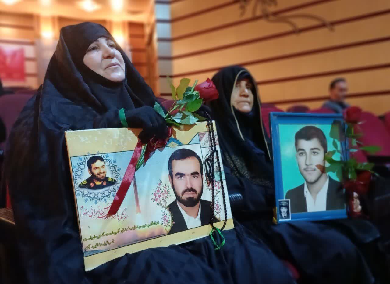 مادران و همسران شهدا ستونهای پایداری این کشورند مادران و همسران شهدا ستونهای پایداری این کشورند