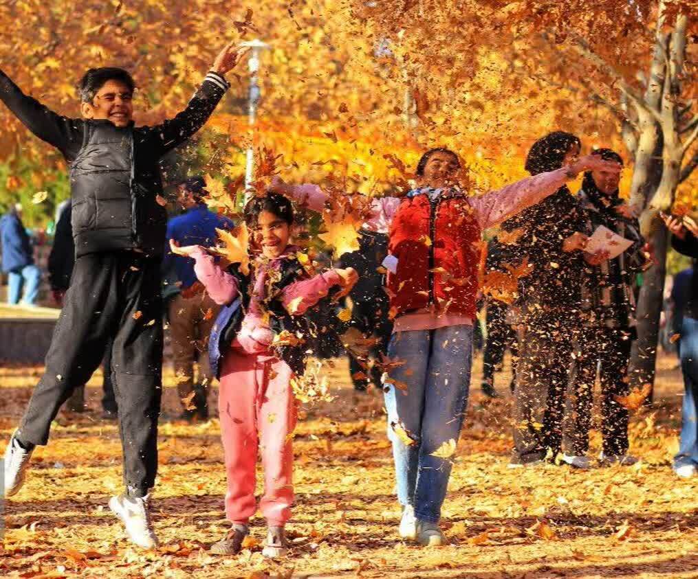 برگزاری سومین جشنواره پاییزی برگ‌ریزان هگمتانه، در همدان + عکس