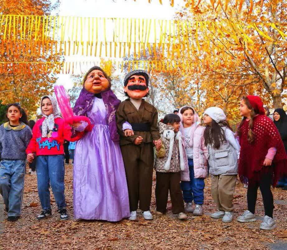 برگزاری سومین جشنواره پاییزی برگ‌ریزان هگمتانه، در همدان + عکس