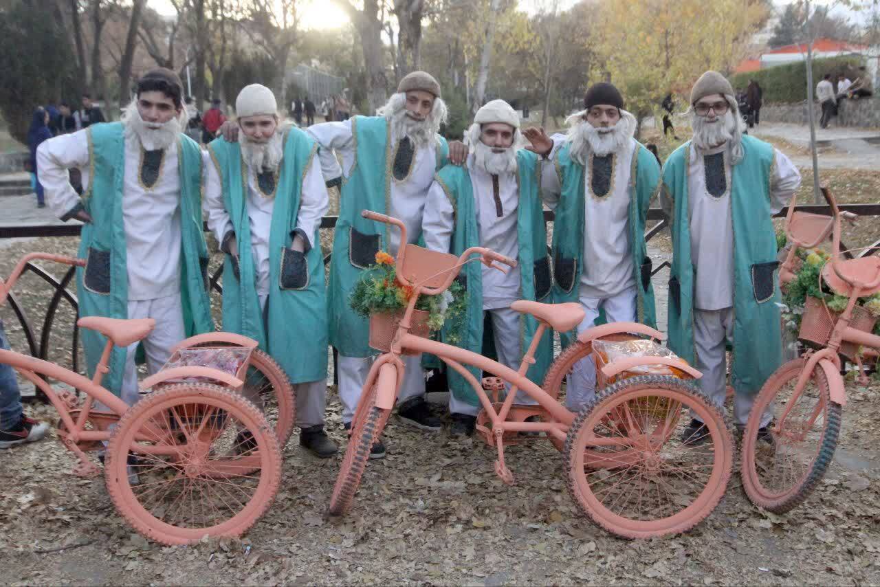 برگزاری سومین جشنواره پاییزی برگ‌ریزان هگمتانه، در همدان + عکس