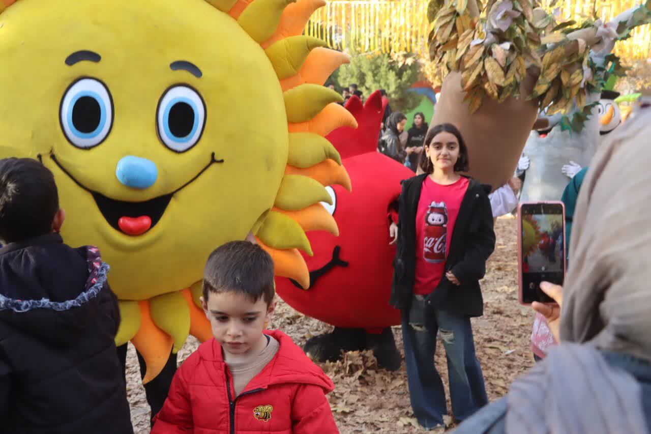 برگزاری سومین جشنواره پاییزی برگ‌ریزان هگمتانه، در همدان + عکس