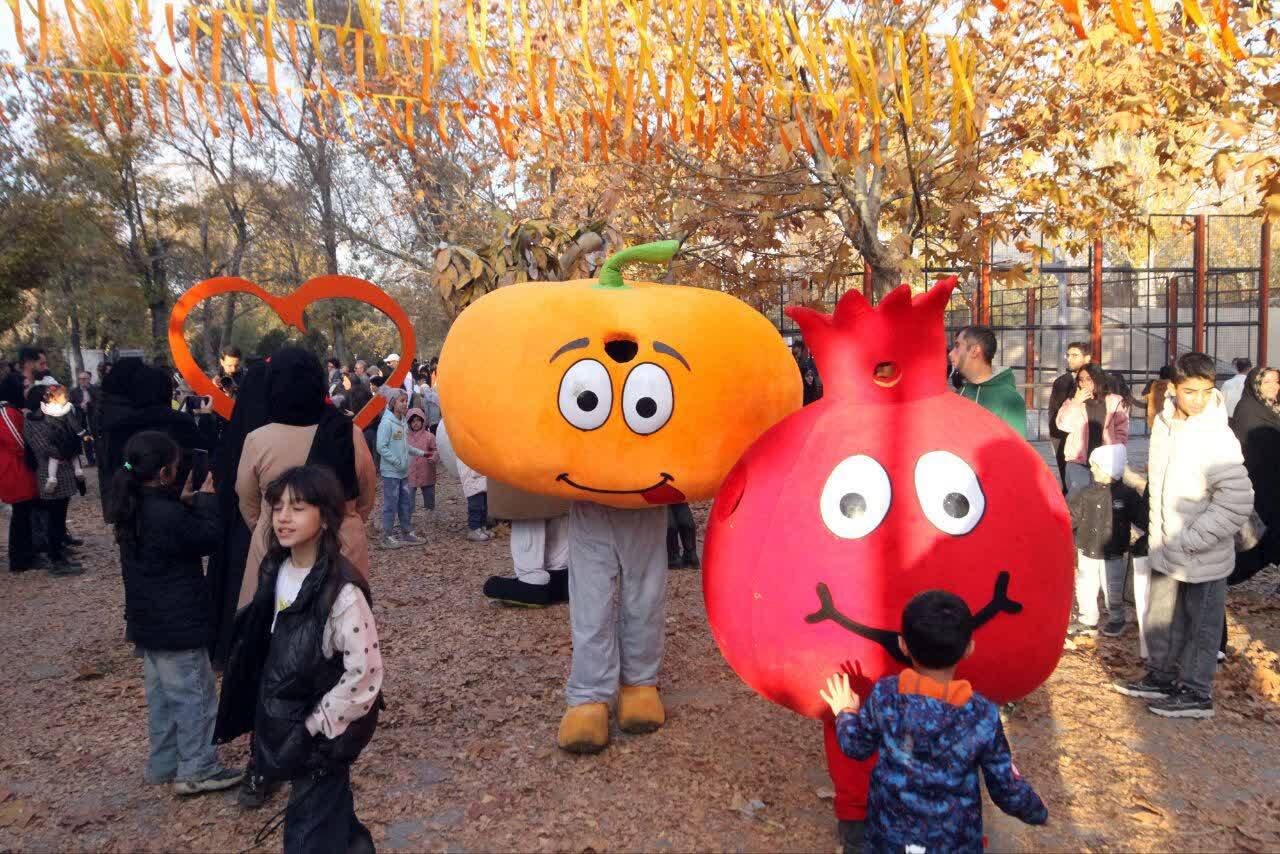 برگزاری سومین جشنواره پاییزی برگ‌ریزان هگمتانه، در همدان + عکس