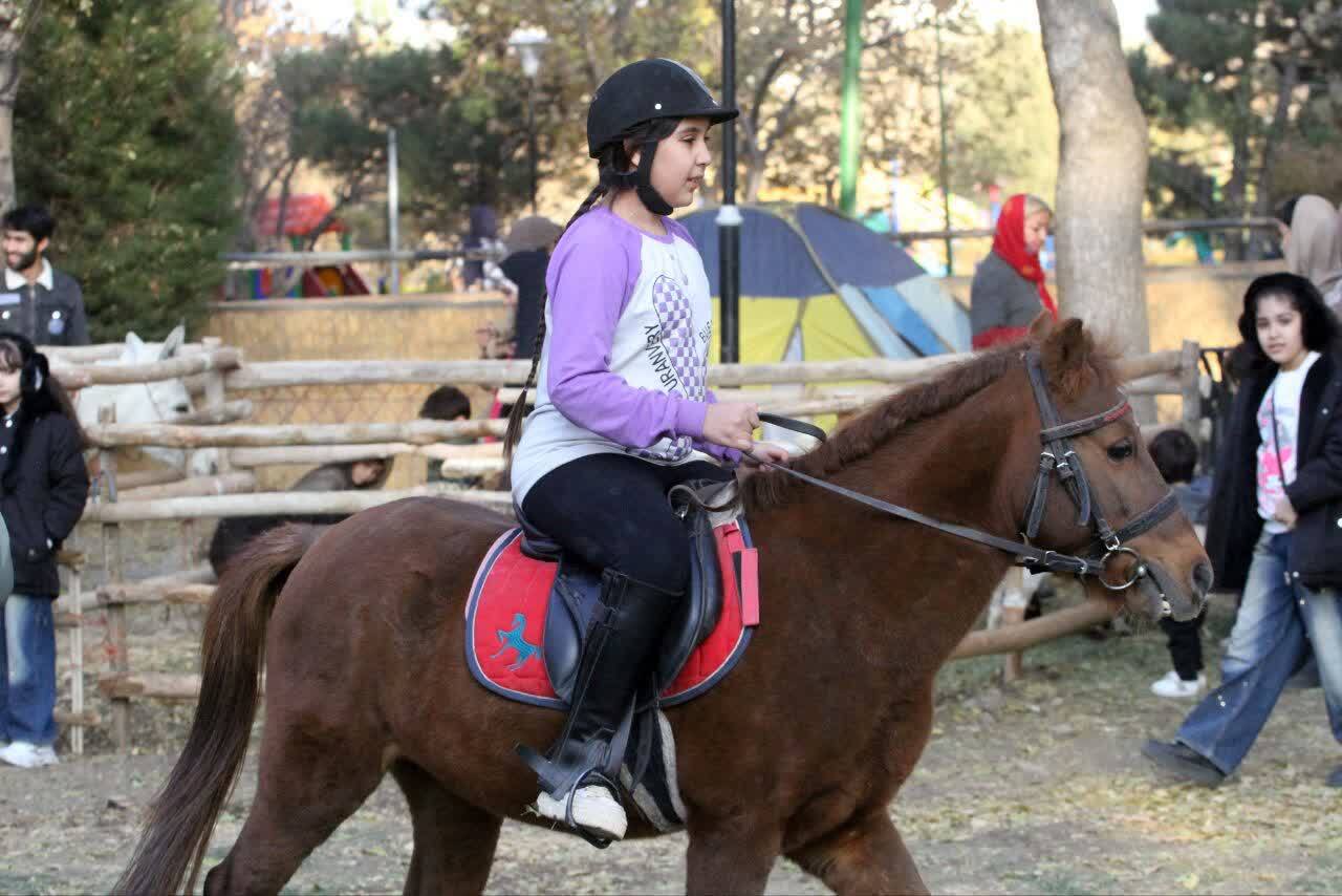 برگزاری سومین جشنواره پاییزی برگ‌ریزان هگمتانه، در همدان + عکس