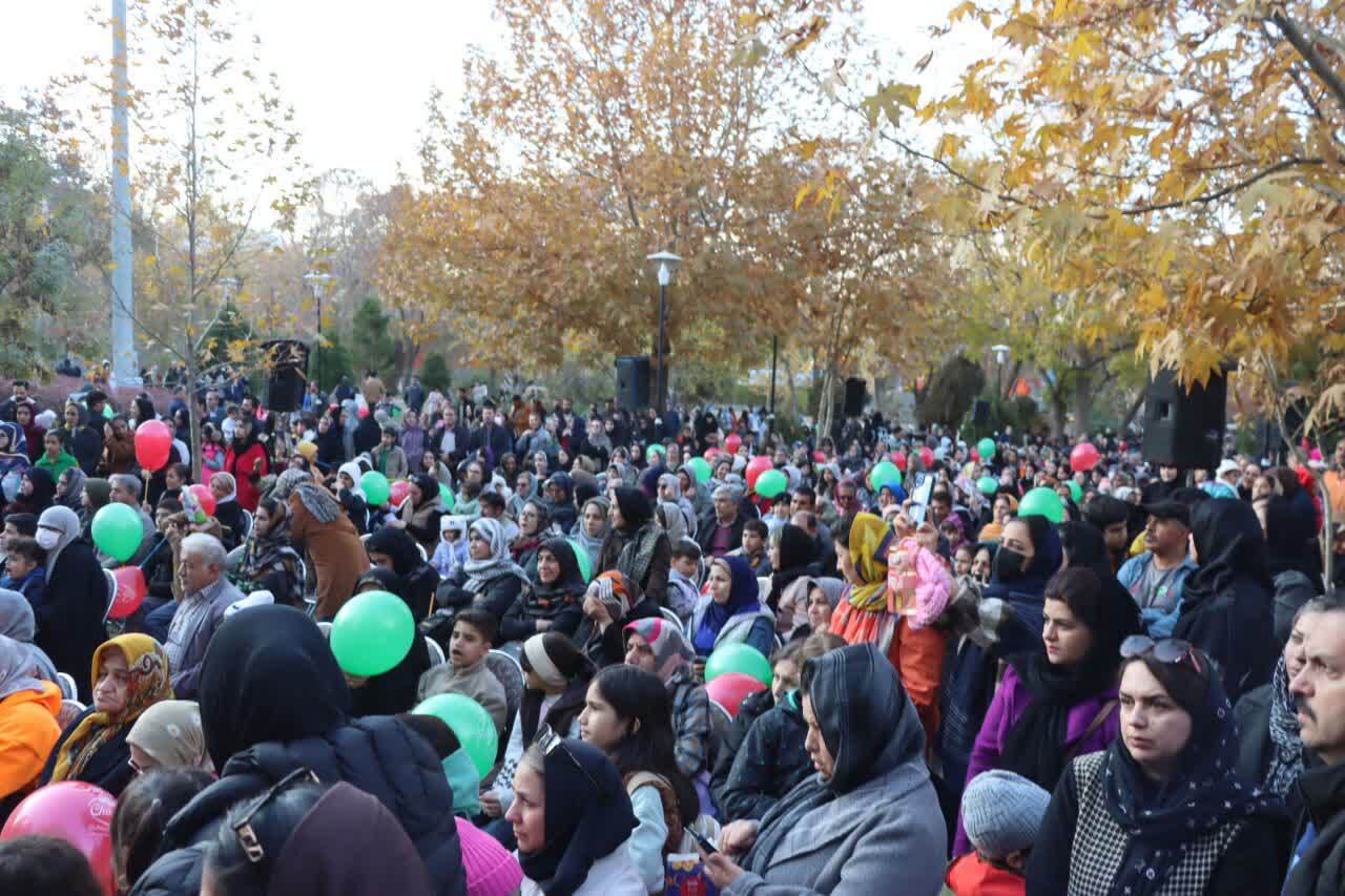 برگزاری سومین جشنواره پاییزی برگ‌ریزان هگمتانه، در همدان + عکس