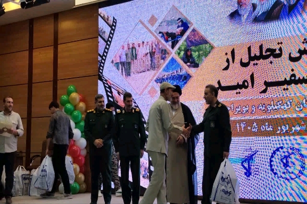 جهادگران باید سفیر کار و تلاش و خدمت باشند/ اقتصاد هم نیازمند آرایش جنگی است